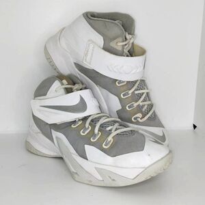 Nike Lebron James Soldier VIII Boy's Pre-owned Basketball Sneakers - sz. 6Y